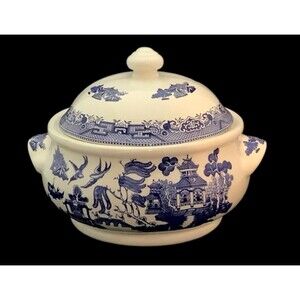 CHURCHILL Blue Willow Vegetable Large Serving Dish Bowl Handles w/ Lid 6.5" Tall